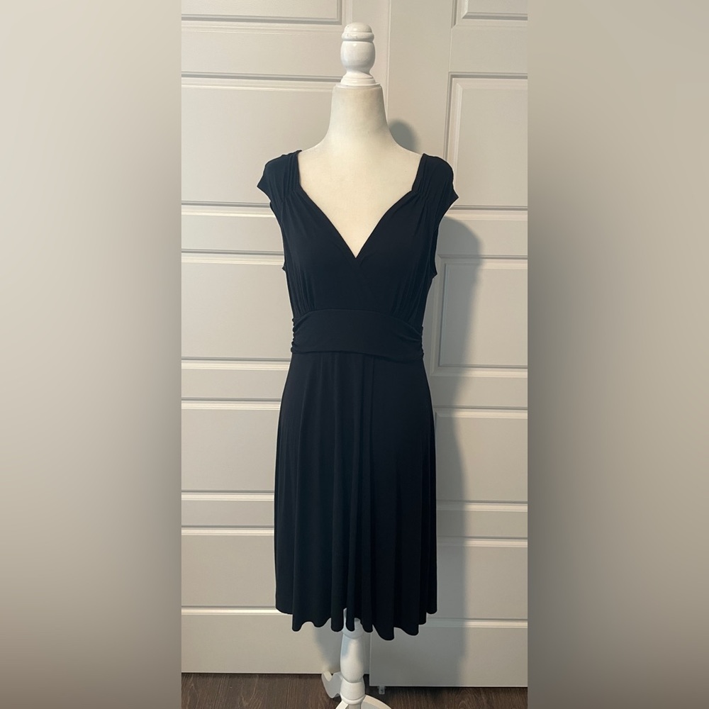 Three Dots Elegant Black Midi Dress
Ruched Detail in Sleeveless Top. 
Size XL